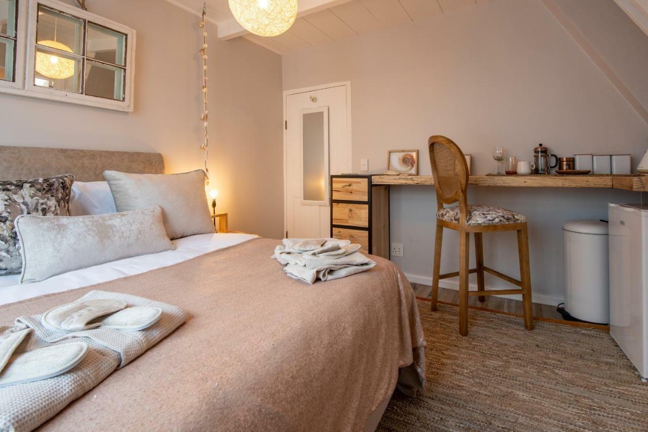 SALT Boutique Guesthouse Bloubergstrand Extérieur photo