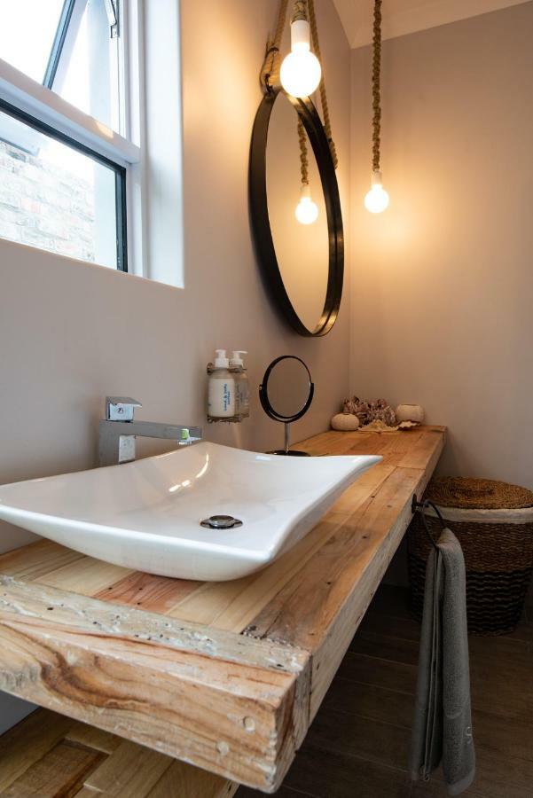 SALT Boutique Guesthouse Bloubergstrand Extérieur photo