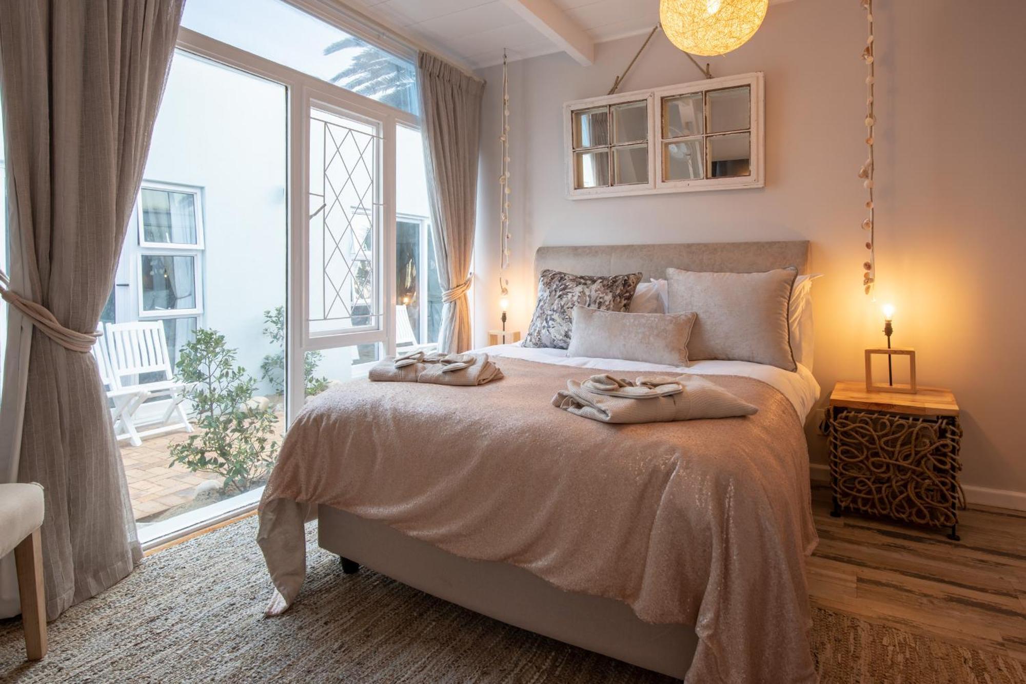 SALT Boutique Guesthouse Bloubergstrand Extérieur photo