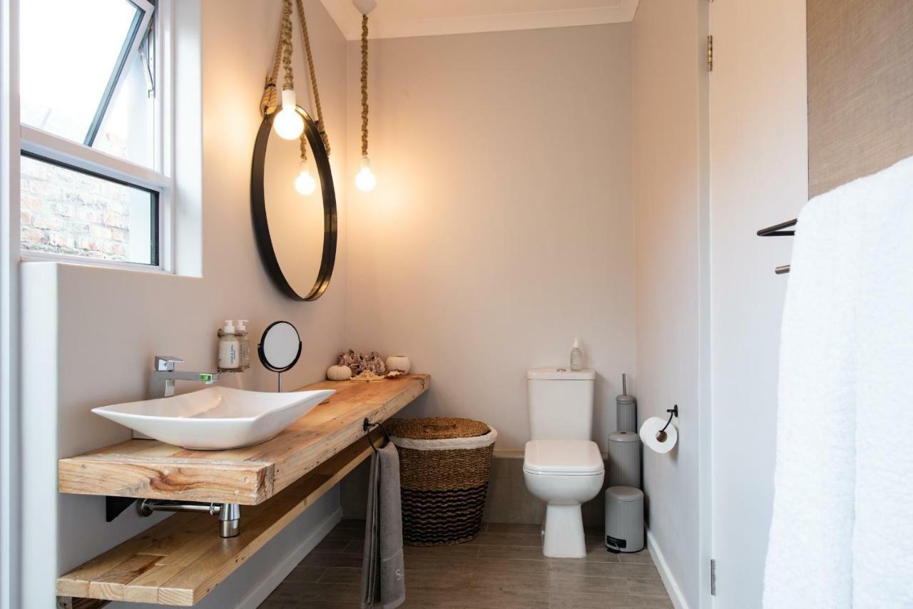 SALT Boutique Guesthouse Bloubergstrand Extérieur photo