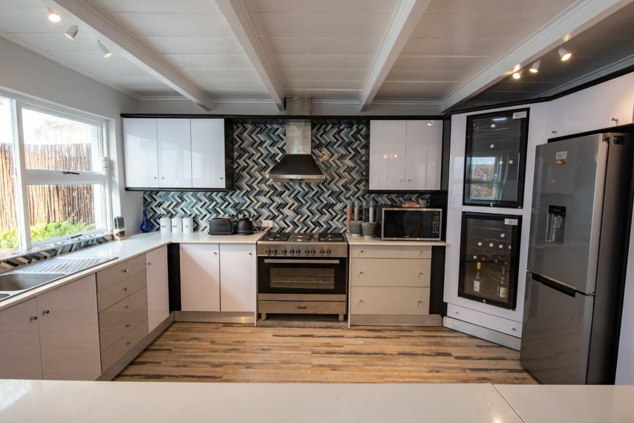 SALT Boutique Guesthouse Bloubergstrand Extérieur photo